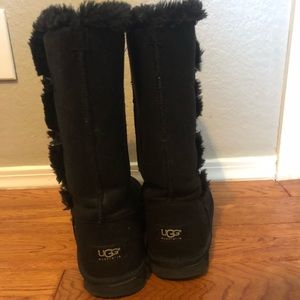 Black ugg boots